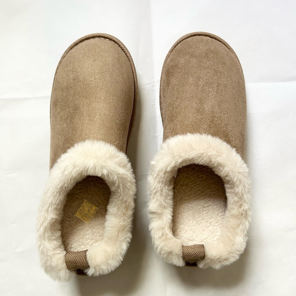Slippers - Picture 2 of 5